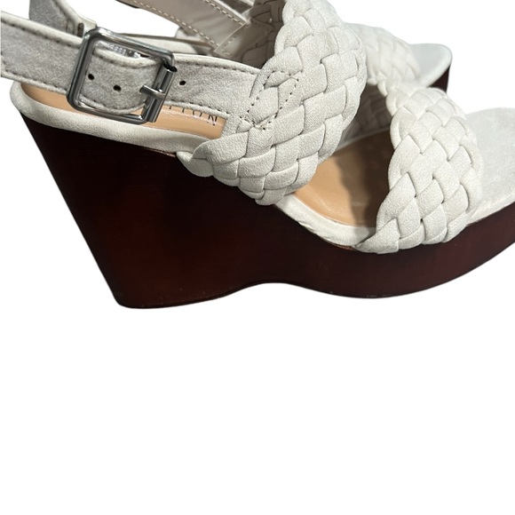 Journee Collection Women's Ayvee Wedge Sandals - Picture 2 of 3